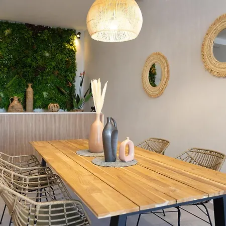 Savannah Apartment *