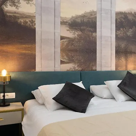 Savannah Apartment *