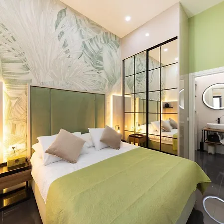 Savannah Apartment *